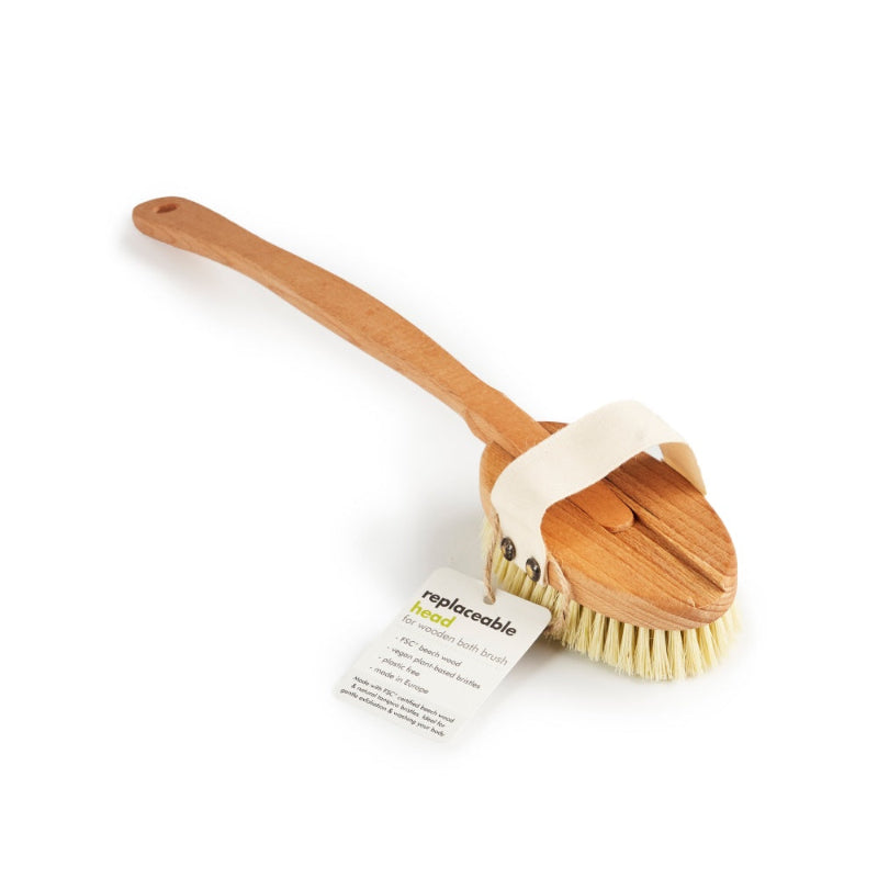 Wooden Bath Brush with a Replacement Head (FSC 100%) featuring natural bristles and a long wooden handle for easy use.