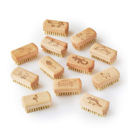 KIDS Natural vegan Nail Brush (FSC 100%) with engraved animal designs, made from natural wood and vegan bristles.
